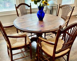 Kitchen dinette with 4 chairs