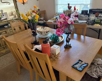Ethan Allen! Beige wooden 8 piece dining room set