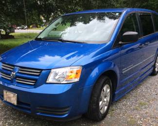 2008 Dodge GRAND CARAVAN BRAUN ENTERVAN SE, HANDICAP VAN WITH WHEELCHAIR LIFT, VAN IS IN GOOD RUNNING CONDITION WITH NEW BATTERY, 3.3L V SHAPE, 174,467 MILES, LOCKING WHEELCHAIR SAFETY Z LOCK