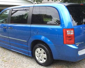 2008 Dodge GRAND CARAVAN BRAUN ENTERVAN SE, HANDICAP VAN WITH WHEELCHAIR LIFT, VAN IS IN GOOD RUNNING CONDITION WITH NEW BATTERY, 3.3L V SHAPE, 174,467 MILES, LOCKING WHEELCHAIR SAFETY Z LOCK