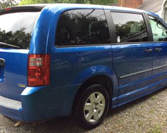 2008 Dodge GRAND CARAVAN BRAUN ENTERVAN SE, HANDICAP VAN WITH WHEELCHAIR LIFT, VAN IS IN GOOD RUNNING CONDITION WITH NEW BATTERY, 3.3L V SHAPE, 174,467 MILES, LOCKING WHEELCHAIR SAFETY Z LOCK
