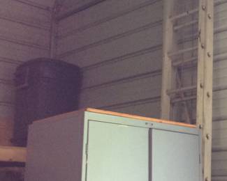 METAL STORAGE CABINET, EXTENSION LADDER