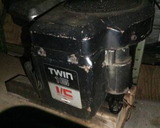 16HP TWIN CYLINDER BRIGGS & STRATTON MOTOR