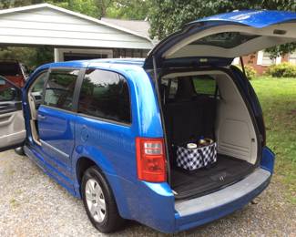 2008 Dodge GRAND CARAVAN BRAUN ENTERVAN SE, HANDICAP VAN WITH WHEELCHAIR LIFT, VAN IS IN GOOD RUNNING CONDITION WITH NEW BATTERY, 3.3L V SHAPE, 174,467 MILES, LOCKING WHEELCHAIR SAFETY Z LOCK