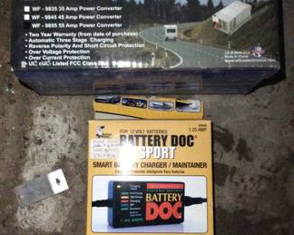 WFCO 9800 SEREIS POWER CONVERTER & CHARGER, BATTERY DOC CHARGER