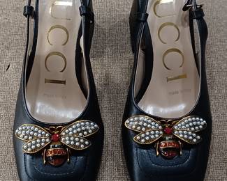Gucci women's bee shoes size 7