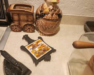 Cookie jar and primitives