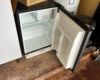 Small refrigerator in excellent condition