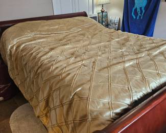 Queen sleigh bed with mattress set, 2 night stands
$300 ( bedding sold separately)