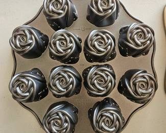 Heavy Nordic ware cupcake pan $20
