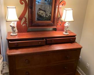 Empire dresser