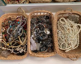 necklaces, beads, pearls