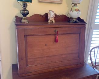Plantation desk