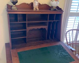 Plantation desk