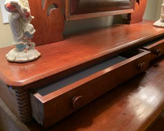 Empire dresser