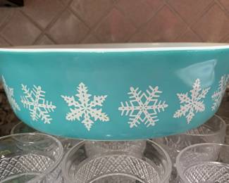 Pyrex snow flake no lid
