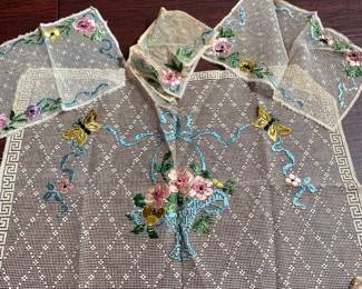 Antimacassar set -lace and ribbons