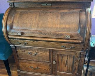 Vintage-style Oak Crest roll top desk