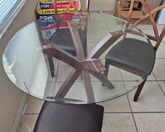 glass top tbl 3 chairs