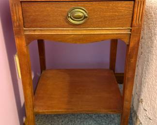 Set of 2 Wood Nightstands