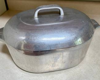 Cast Aluminum Dutch Oven / Roaster - Magnalite, Wagner Ware