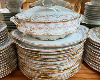 Theodore Haviland Limoges "Schleiger 330" Fine China Set