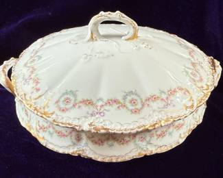 Theodore Haviland Limoges "Schleiger 330" Covered Casserole Dish
