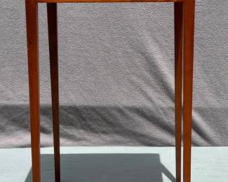 Nice New England cherry period Hepplewhite stand