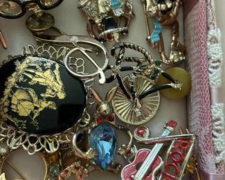 Vintage jewelry. More than pictured