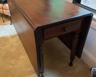 This table was handmade . Don’t know the date. Very well done.