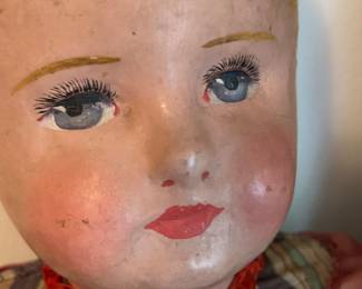 Lashes look real. They are not painted.