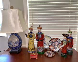 Chinese Porcelain Figurines, Blue & White Lamp