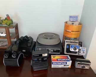 Cameras & Binoculars (Kodak Carousel, Instamatic, The Handle, Polaroid, etc)