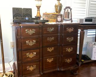 Ethan Allen Bachelor's Chest