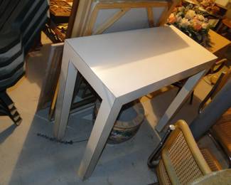 White lacquer parsons table