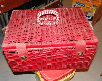 Picnic basket in red