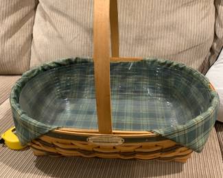 #147 Longaberger Traditional Basket - Hospitality Basket w/insert and liner w/handle - 1998 edition $25.00
