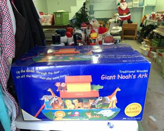 #82 Giant Noah's Ark - in Box Wood $25.00