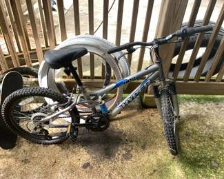 #107 Hyper Boys Bike $30.00