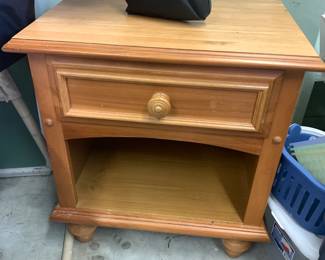 #87 Wood Pine End Table w/laminate Top - 24x16x26 $30.00
