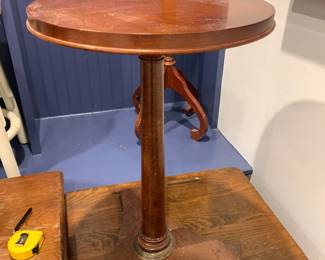 #51 Wood Bombay Round End Table - 16x24 $30.00