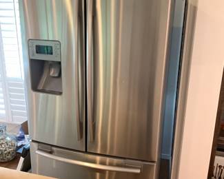 #181 Samsung freezer bottom ice in door stainless frig RF267 $800.00