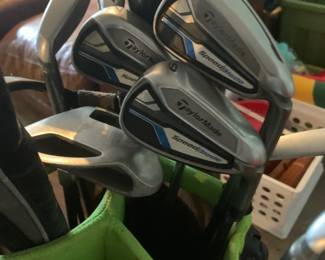 #175 Titleist Golf Bag w/Nike Titleist and Taylormade Golf Clubs $40.00