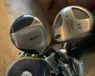 #175 Titleist Golf Bag w/Nike Titleist and Taylormade Golf Clubs $40.00