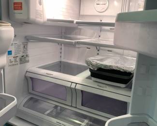 #181 Samsung freezer bottom ice in door stainless frig RF267 $800.00