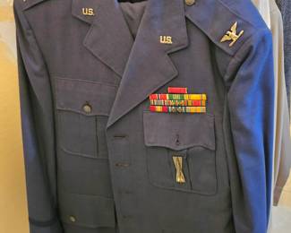 Air Force Missile Pin on this Commander Uniform.