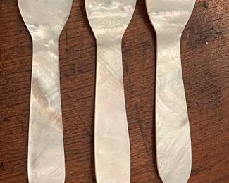 Caviar mother-of-pearl spoons