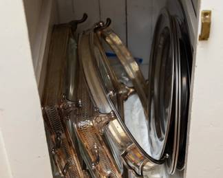 Stainless steel trays and chaffing dishes