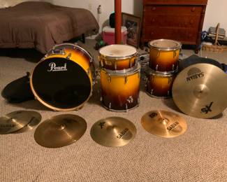 Pearl Export Select drum kit in an Autumn Fade finish. The kit includes a 22" bass drum, 12" and 13" rack toms, and a 16" floor tom.