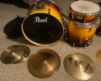 Pearl Export Select drum kit in an Autumn Fade finish. The kit includes a 22" bass drum, 12" and 13" rack toms, and a 16" floor tom.